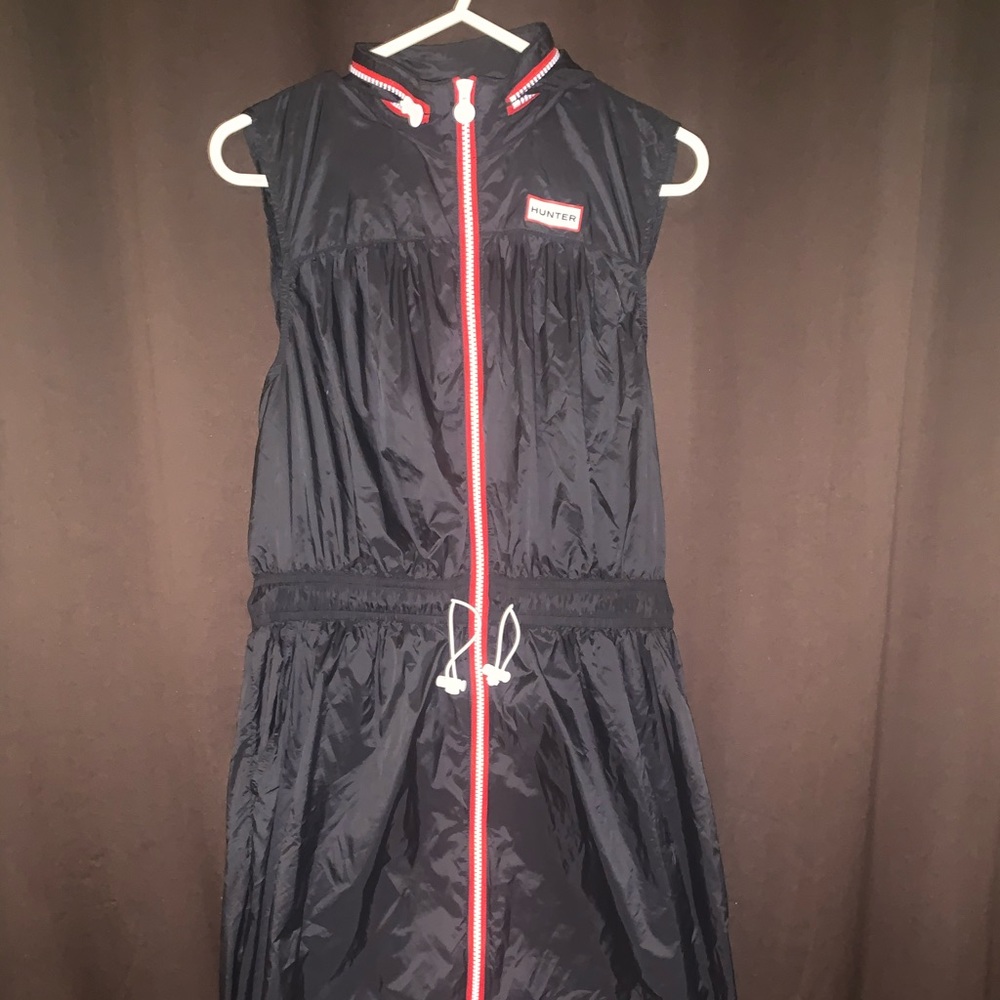 Hunter sleeveless raincoat knee length